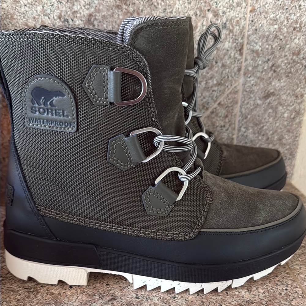 New Sorel Dark Gray Boots with Rubber Sole and High-Top Design tivoli